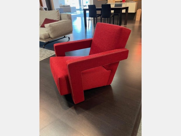 Poltrona Cassina Utrecht in esposizione presso lo showroom Fumagalli Arredamenti