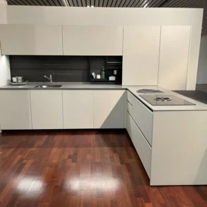 Cucina con penisola Modulnova MH6+BLADE