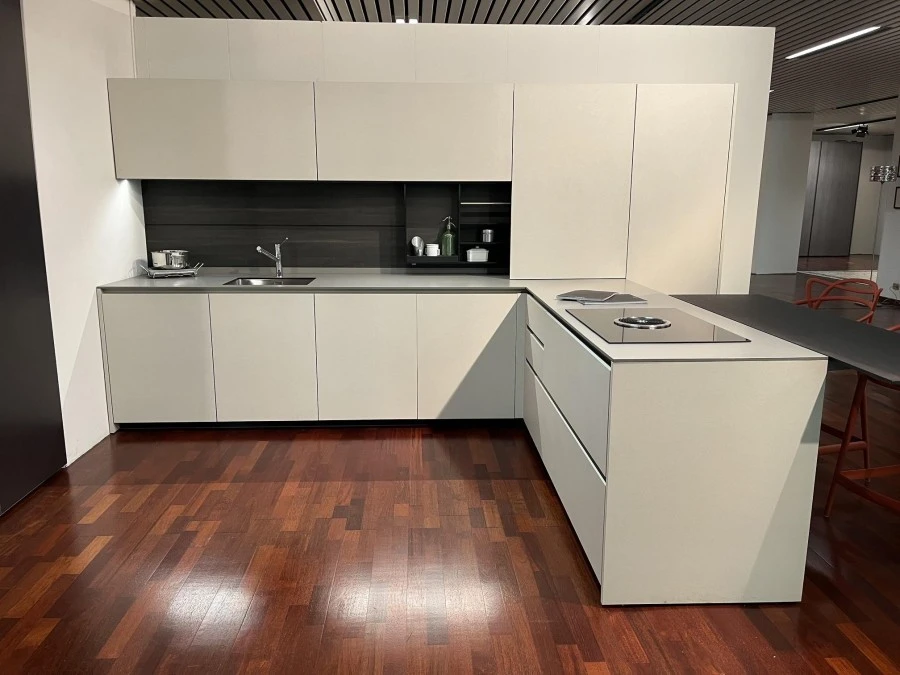 Cucina con penisola Modulnova MH6 + Blade